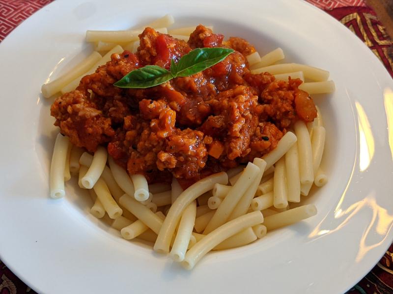 Vegane Nudeln mit Hackfleischsoße
