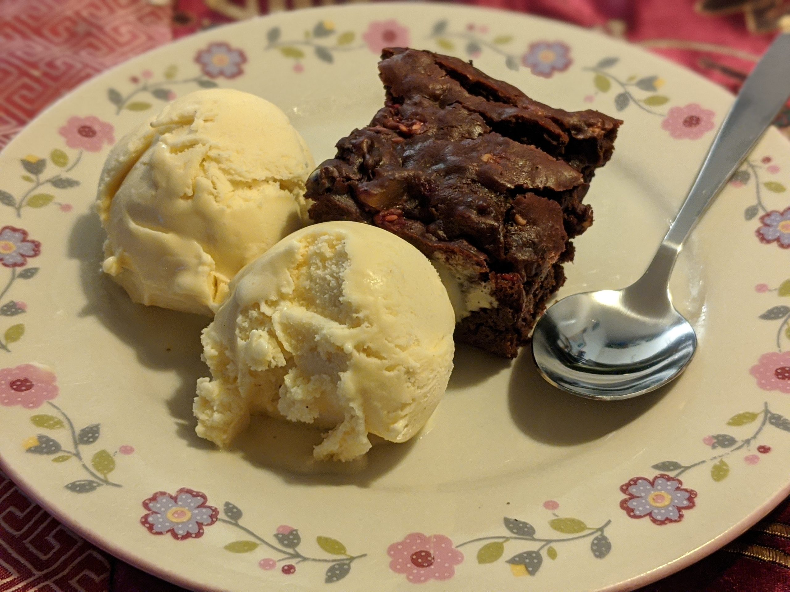 Brownie mit Eis