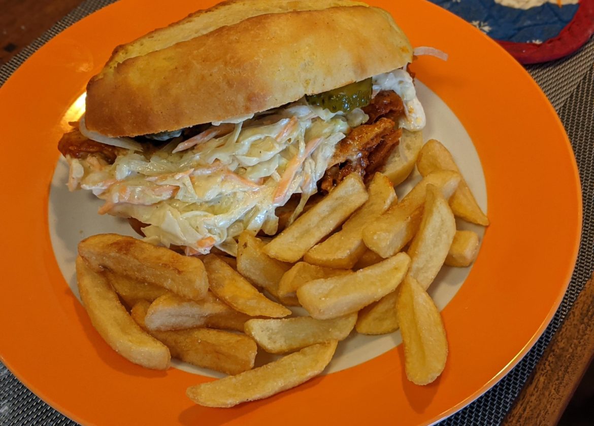 Veganes Pulled Pork Sandwich mit Cole Slaw